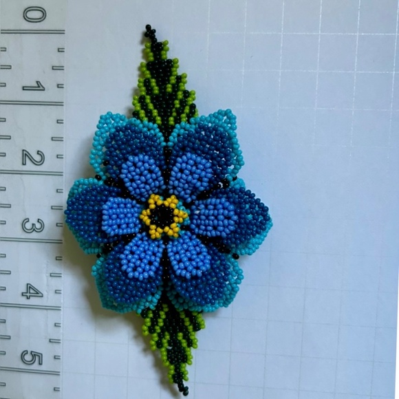 Large Wildflower Hair Statement Beaded Woven Clips (Smithsonian Museum Store) - Picture 5 of 9